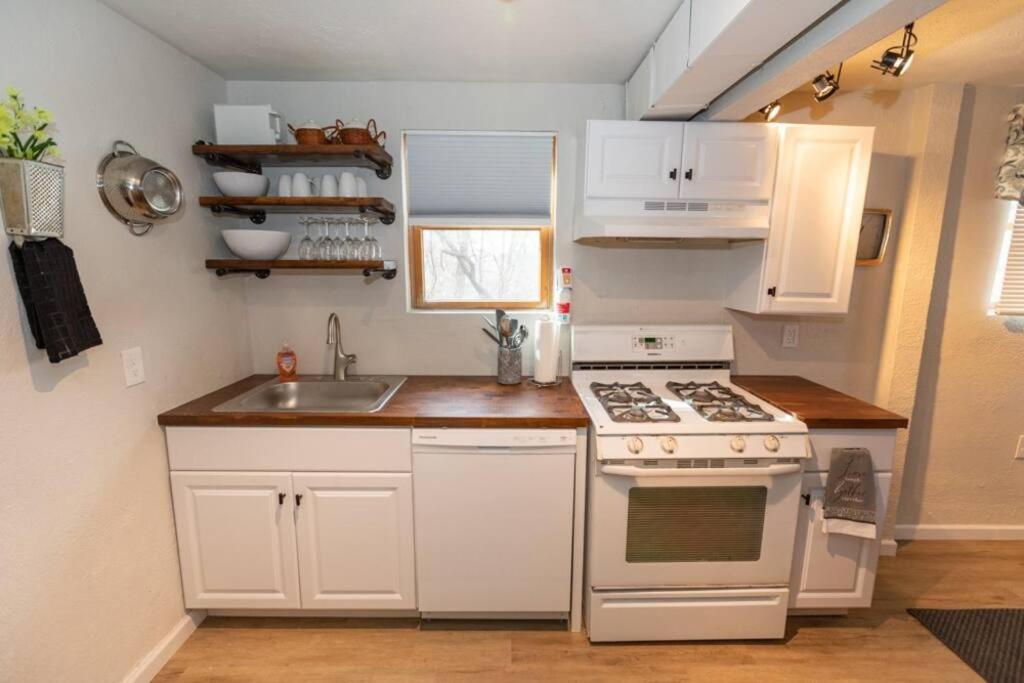 Cozy & Comfy Cottage In The City - W Parking Питтсбург Экстерьер фото